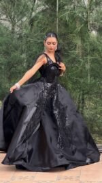 Heavy fancy gown black - Image 4
