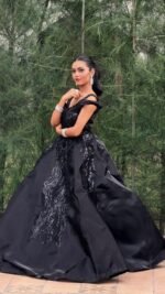 Heavy fancy gown black - Image 3